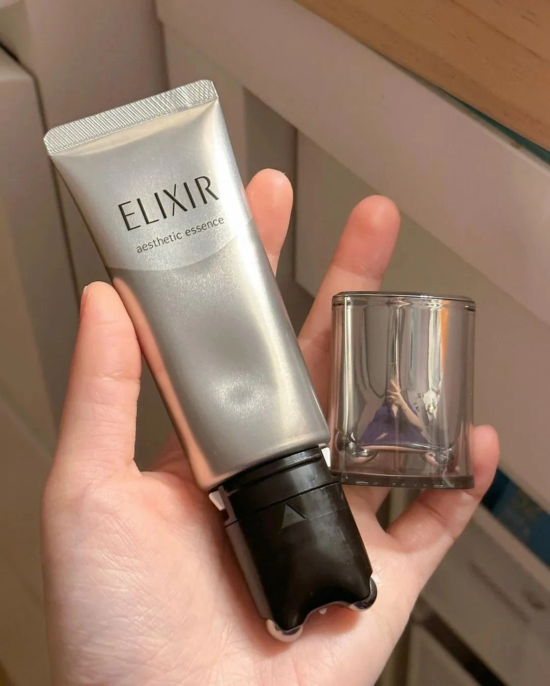 The 2 -in -1 skin care is handy and helps the skin to be beautiful and promote